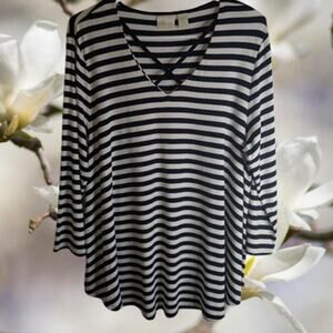 Chico's medium (2) long sleeve black and white rayon blend stretch woman's top.